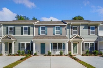 Building Photo - 3 Bedroom Townhome Conveniently Located in Little River