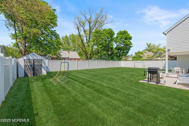 Building Photo - 325 Oakley Ave