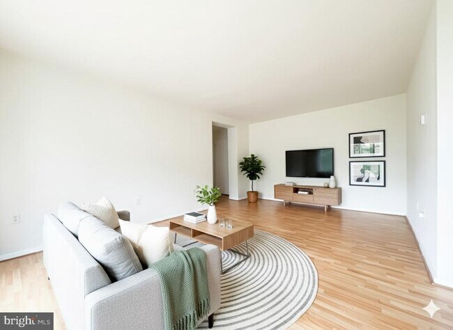 Building Photo - 4410 Briarwood Ct N