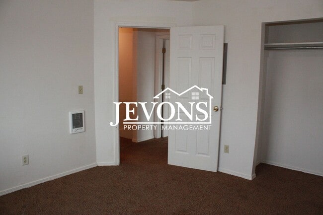 Building Photo - 309 N Naches Ave