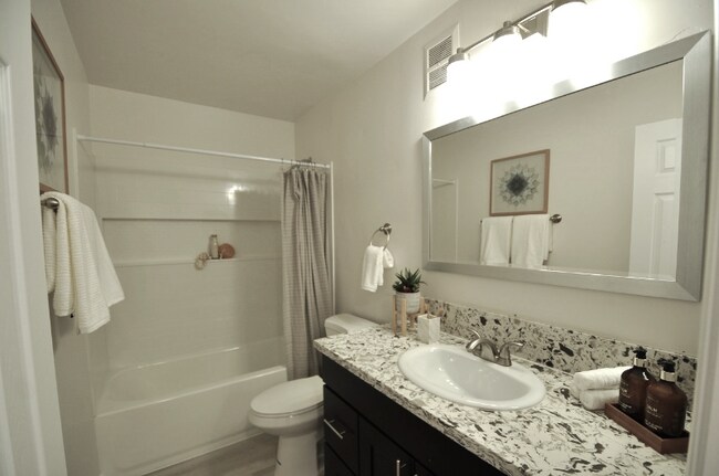 Building Photo - 6620 Linda Vista Rd