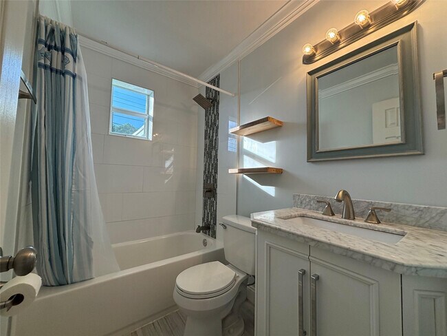 Building Photo - 3811 NE 18th Ave