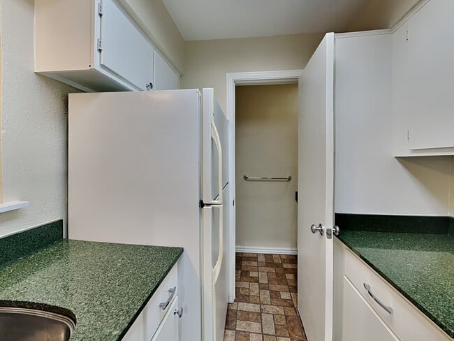 Building Photo - 2907 Shelby Ave