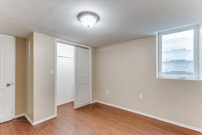 Building Photo - 3 Bedroom, 2 Bathroom!
