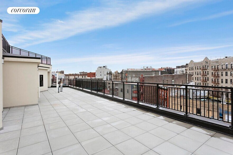 Building Photo - 460 Grand St