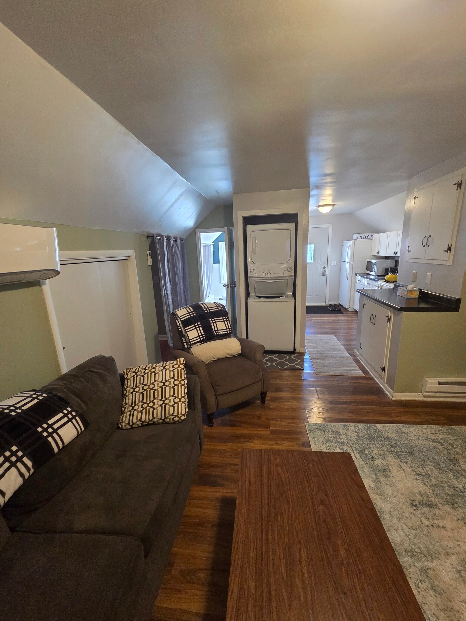 Building Photo - 335 Shakopee Ave E