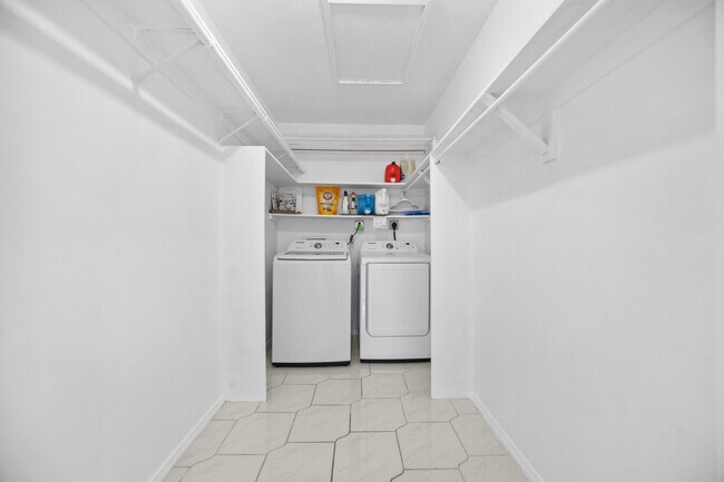 Building Photo - 1742 W Terrace Dr