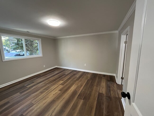 Building Photo - 5th- 308