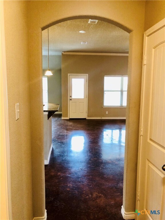 Building Photo - 606 Tumbleweed Dr