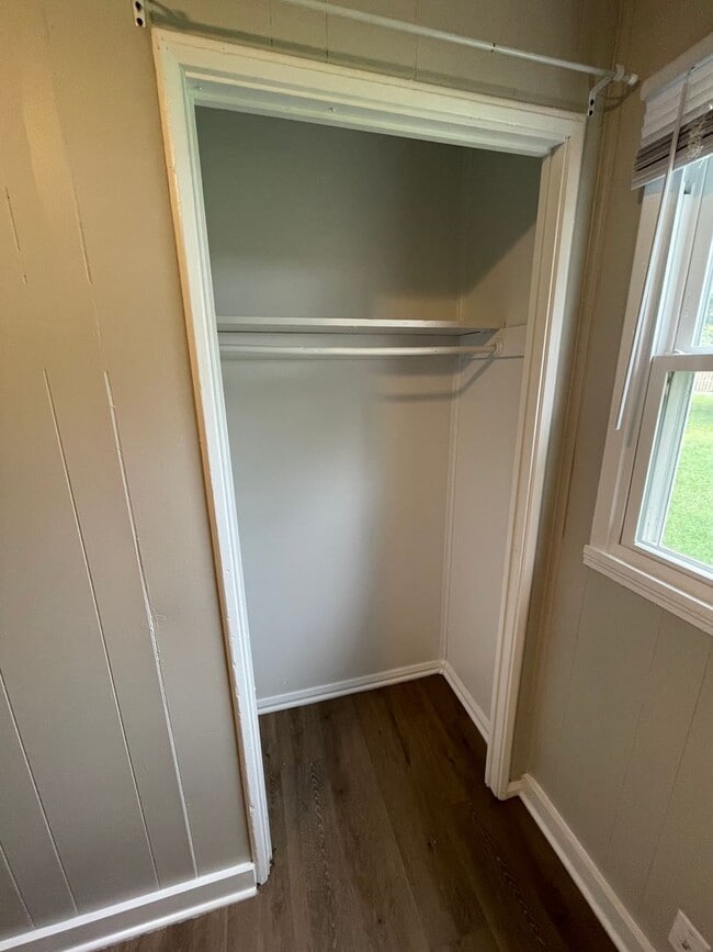 Building Photo - PRICE DROP & $200 OFF SECOND MONTHS RENT I...