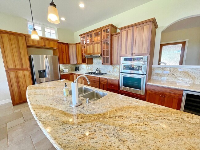 Building Photo - Luxury Island Living in Hokulani Golf Vill...