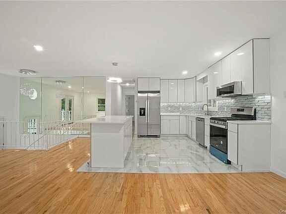 Building Photo - 96 Sagamore Dr