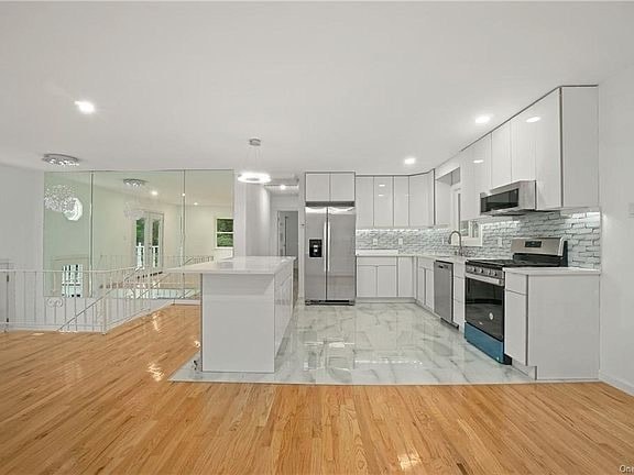 Building Photo - 96 Sagamore Dr