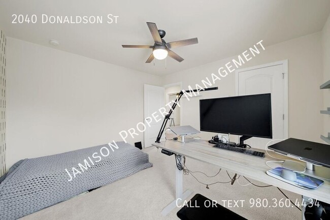 Building Photo - 2040 Donaldson St