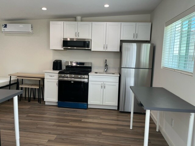 Building Photo - 2235 Patricia Ave