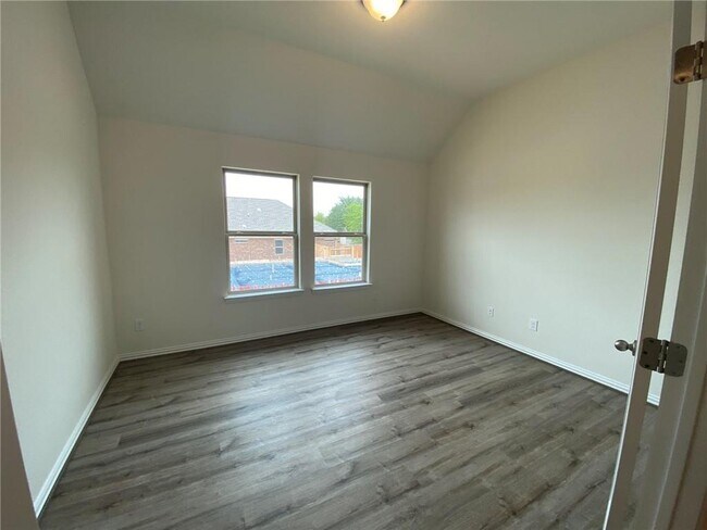 Building Photo - 712 Clear Spring Ln