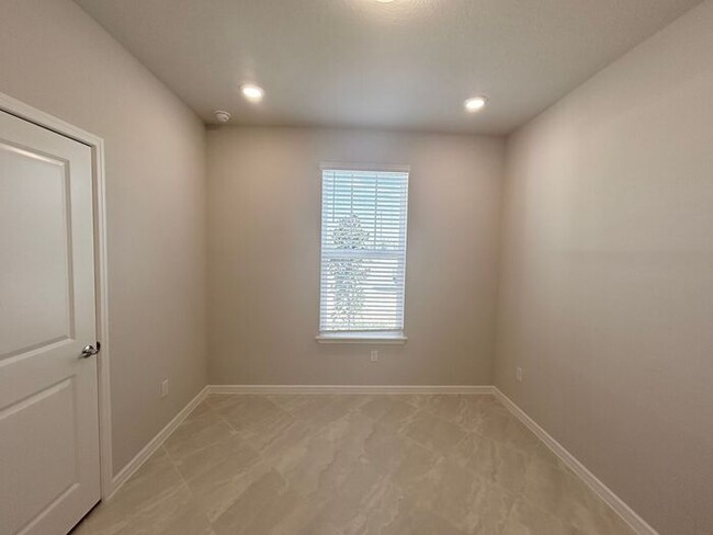 Building Photo - Brand New 4/3 Modern Townhome with a Priva...