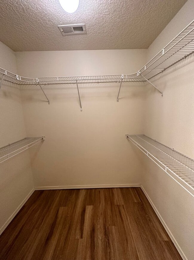 Building Photo - 4 bed 2 bath home in Huning Ranch
