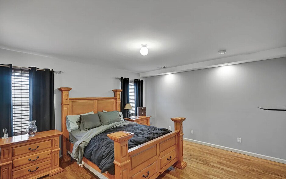 Building Photo - 78 Marne St