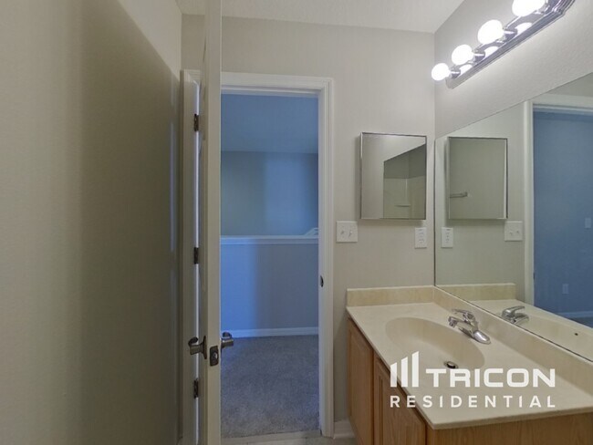 Building Photo - 7222 Bridgeview Dr