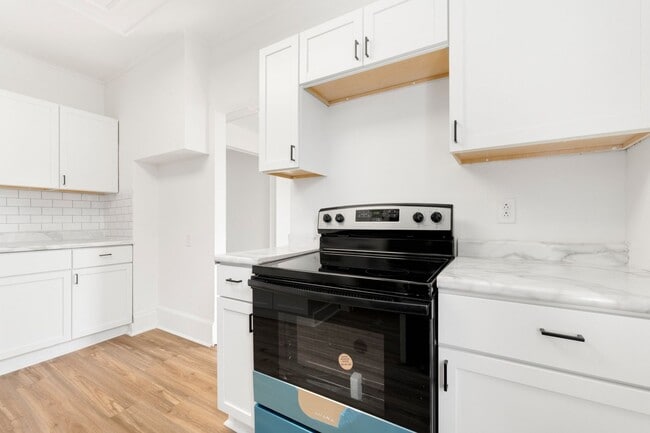 Building Photo - New Listing! 3 Bedroom House!