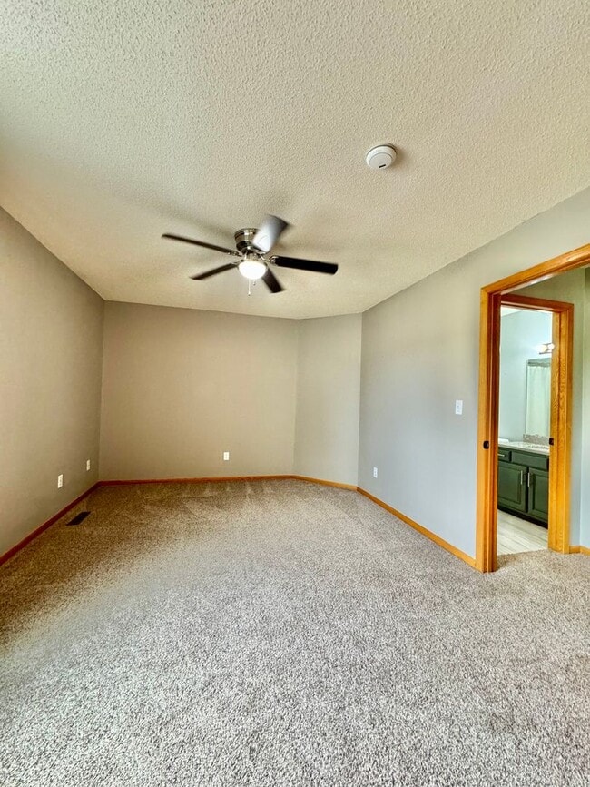 Building Photo - 4851 Tee Ct SW