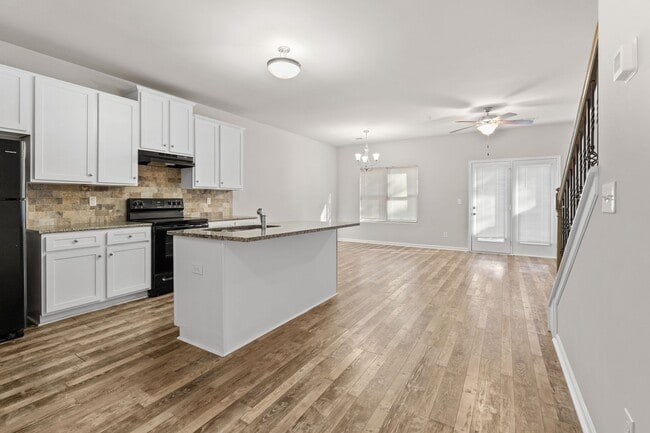 Building Photo - 3 bed 2.5 bath Townhome in Jonesboro!