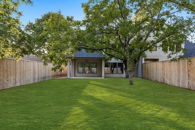 Building Photo - 9232 San Fernando Way