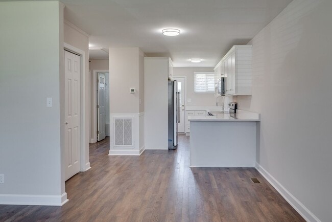 Building Photo - 405 Figuers Dr