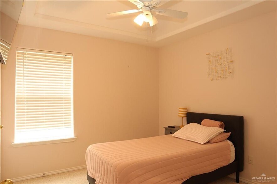 Building Photo - 2212 Lilly Cove Dr