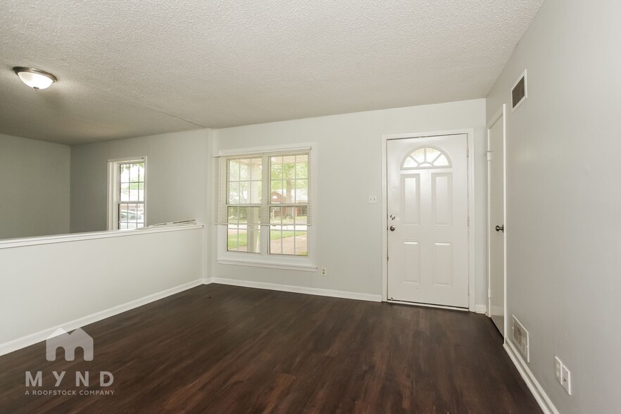 Building Photo - 2274 Ashland Dr