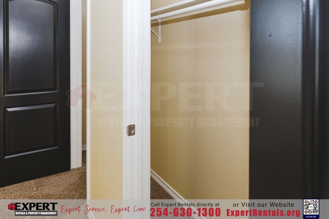 Building Photo - 1235 Royal Crest Dr