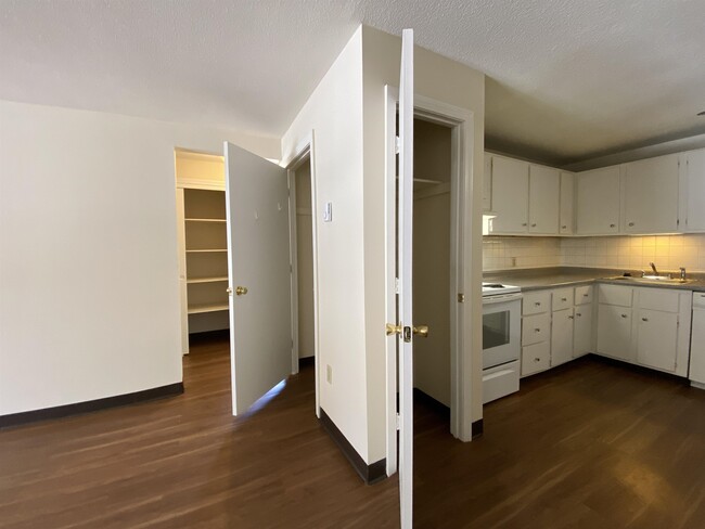 Building Photo - 99 Powers St