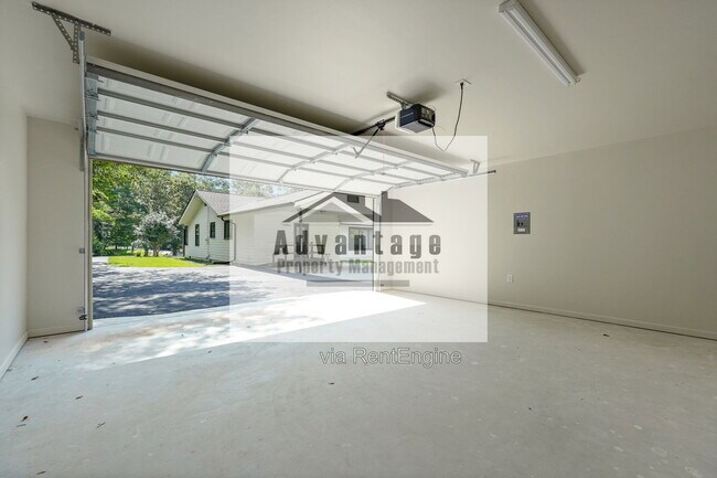 Building Photo - 1099 Pine Valley Rd