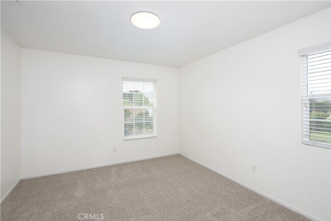 Building Photo - 1425 Crown Cir