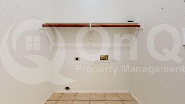 Building Photo - 10301 Waterbury Dr