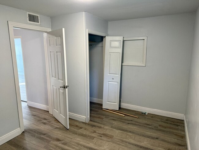 Building Photo - Fully Remodeled 2/1 in the heart of Tampa