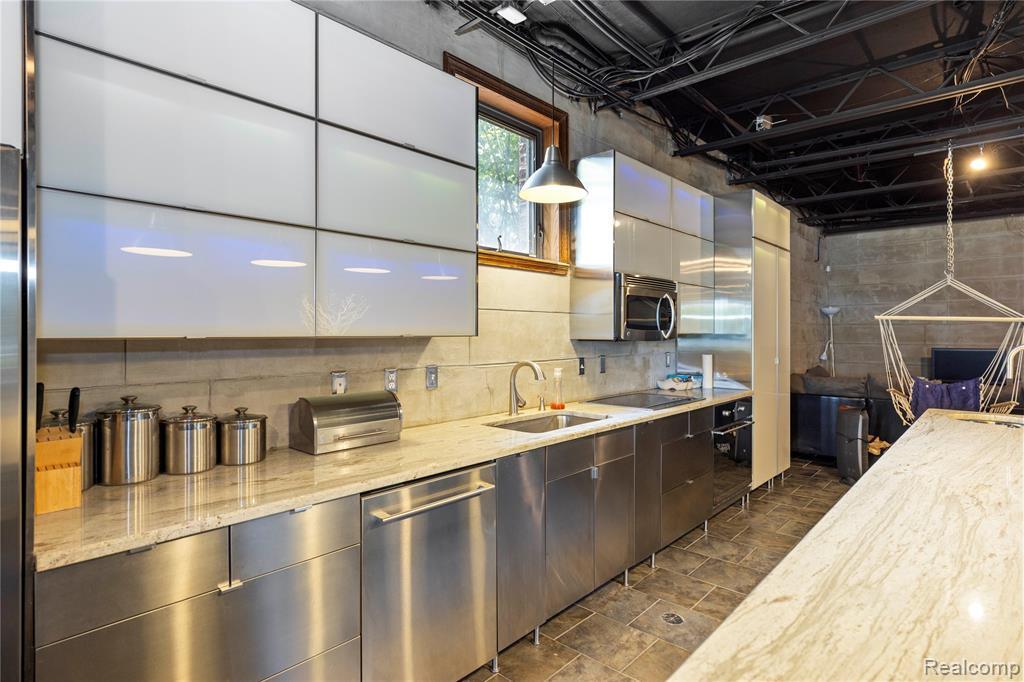 Building Photo - 42183 Kouza Ct