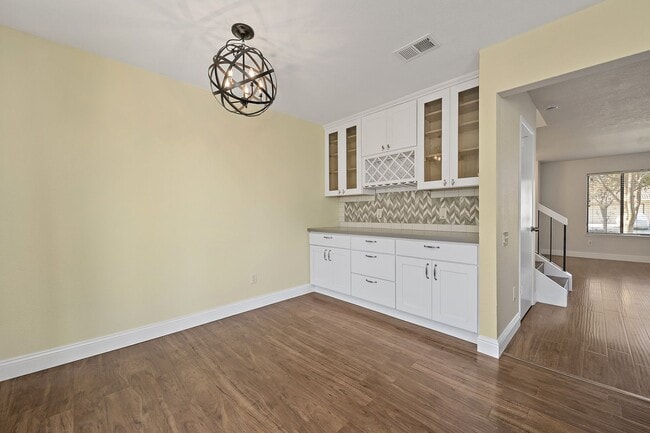 Building Photo - Remodeled 3-Bedroomn 2.5-Bathroom Townhome