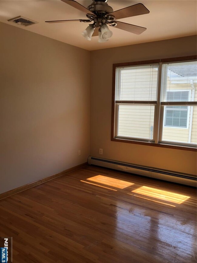 Building Photo - 504 2nd