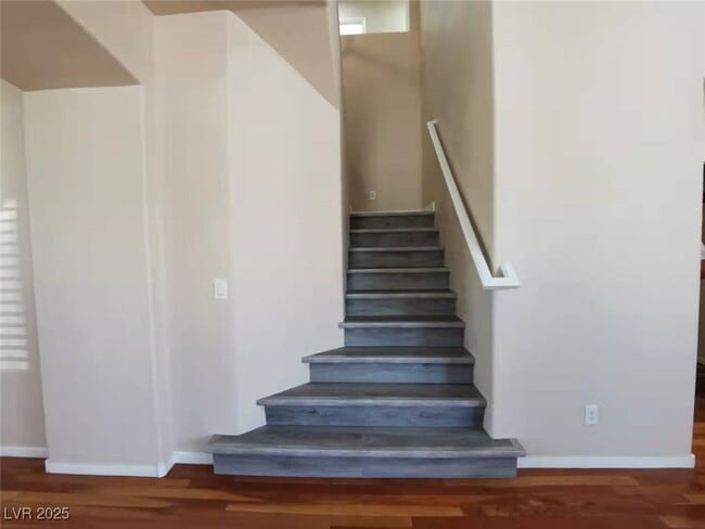 Building Photo - 9964 Canyon Peak Dr