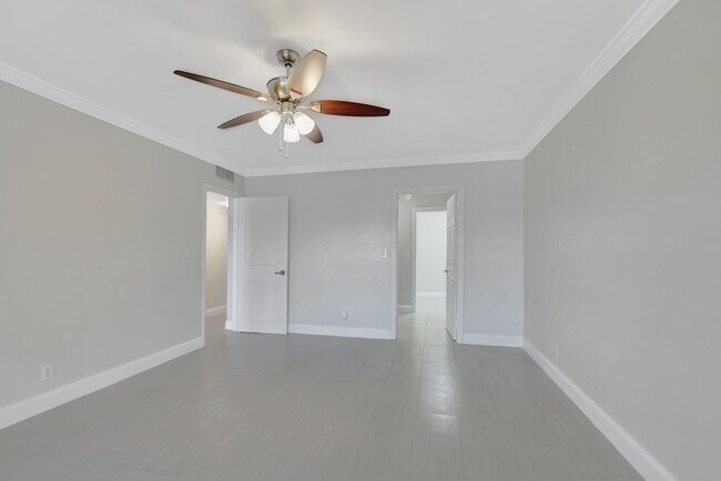 Building Photo - 200 W Camino Real