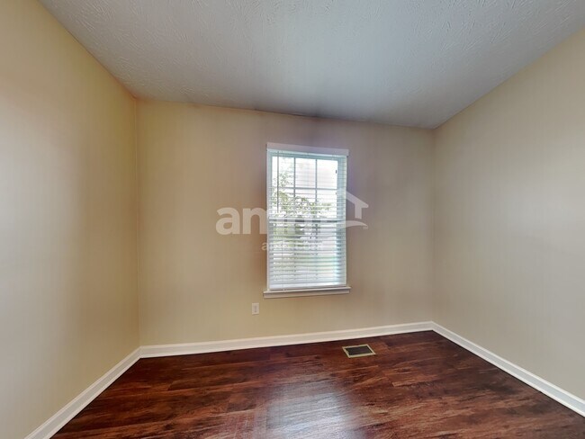 Building Photo - 45 Haverstraw Pl