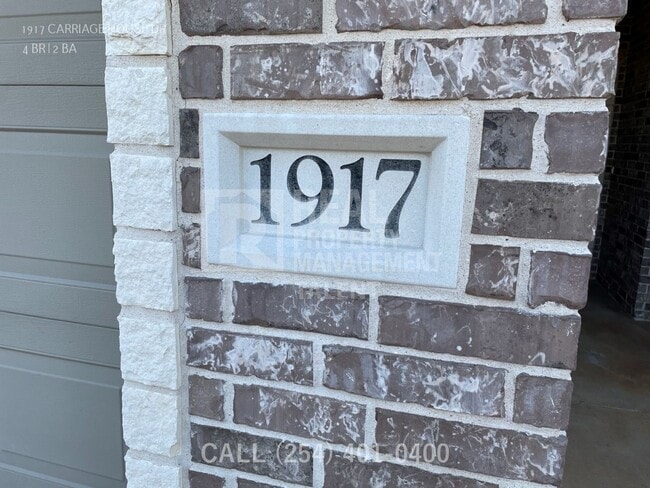 Building Photo - 1917 Carriage House Dr