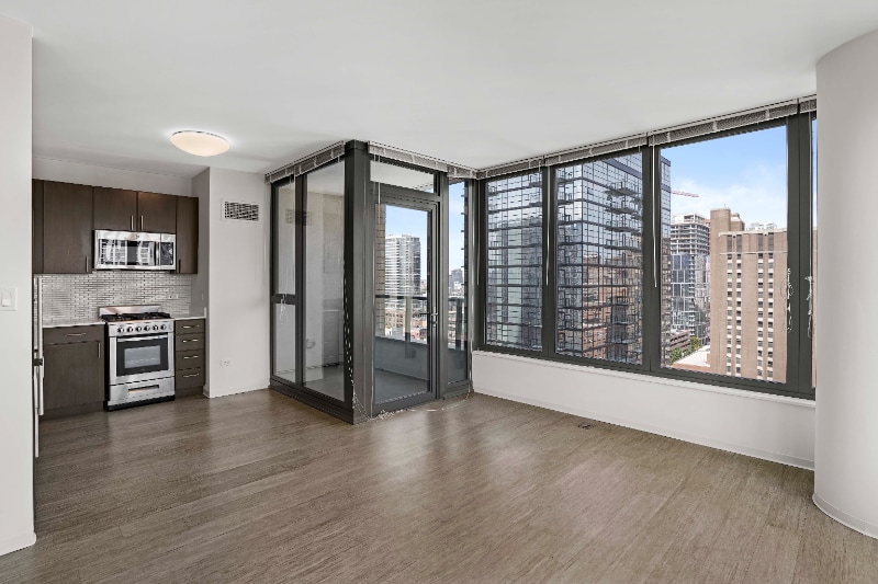 Building Photo - 172 W Superior St