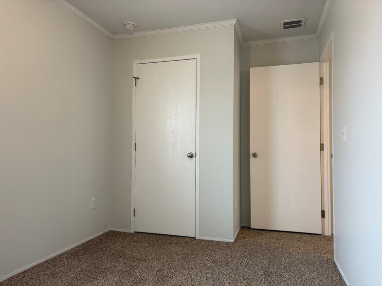 Building Photo - 1921 Winter Park Dr