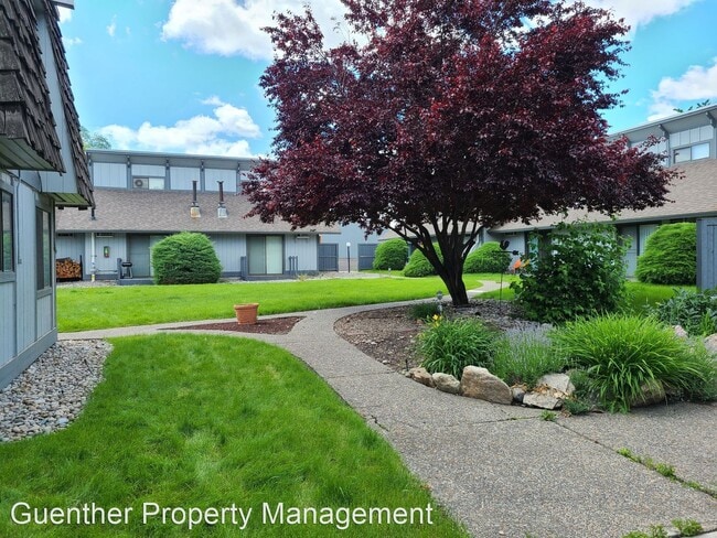 Primary Photo - 2918 E South Riverton Ave