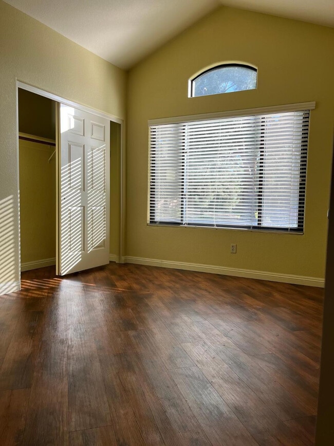 Building Photo - 187 W Amanda Ln