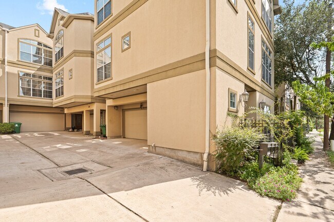 Building Photo - 418 Fowler St