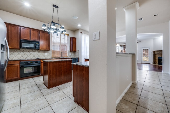 Building Photo - 1281 Golf Club Dr